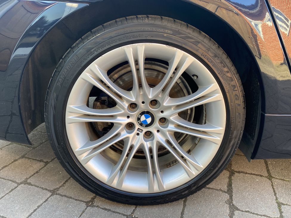 2007 BMW 525i M Sport touring Photograph