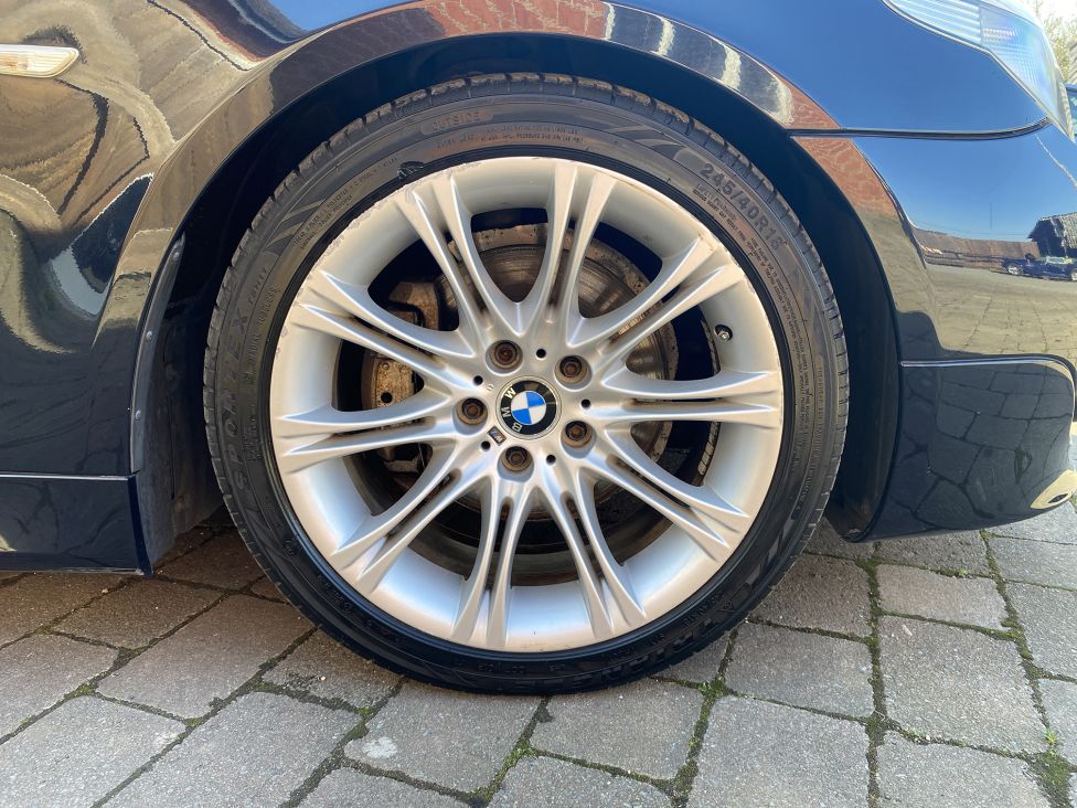 2007 BMW 525i M Sport touring Photograph