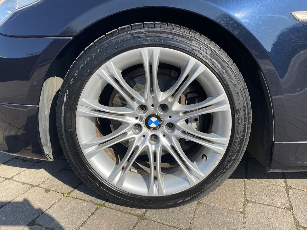 2007 BMW 525i M Sport touring Photograph