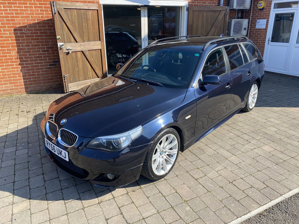2007 BMW 525i M Sport touring Photograph