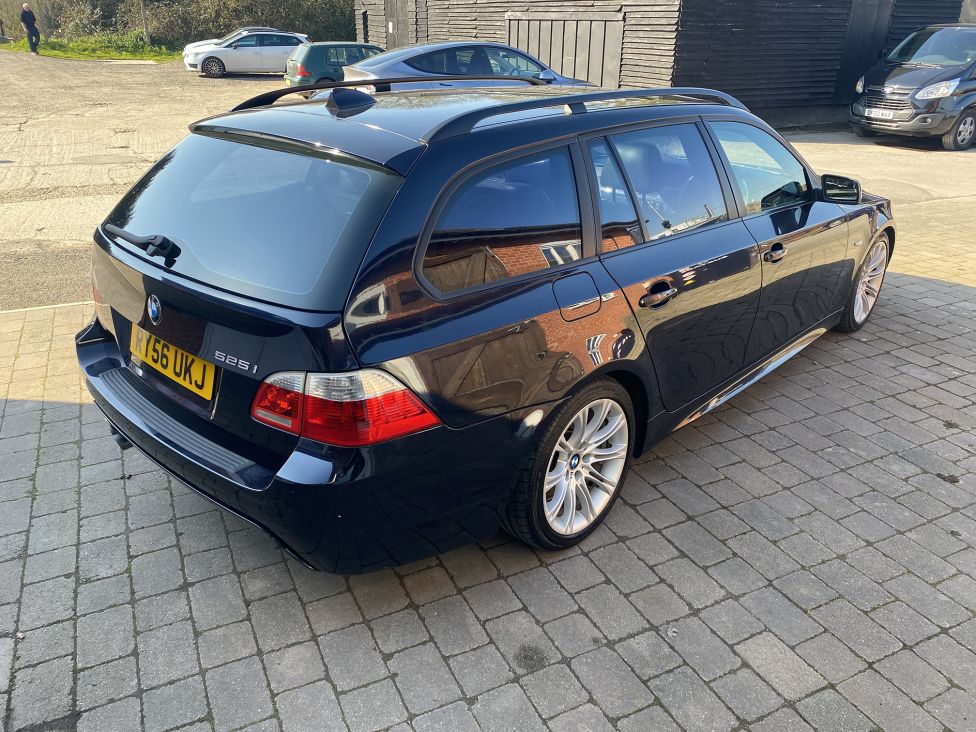 2007 BMW 525i M Sport touring Photograph