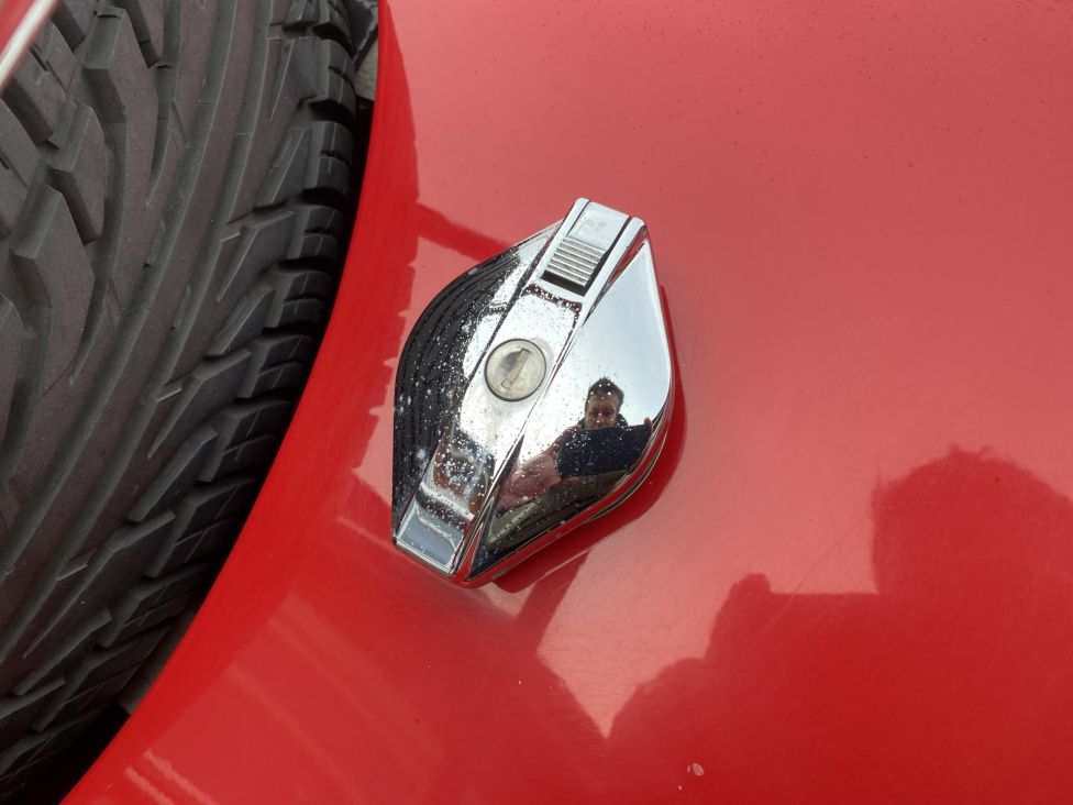 2000 Morgan plus 8 3.9L with ECU chip and only 1 owner from new! Photograph