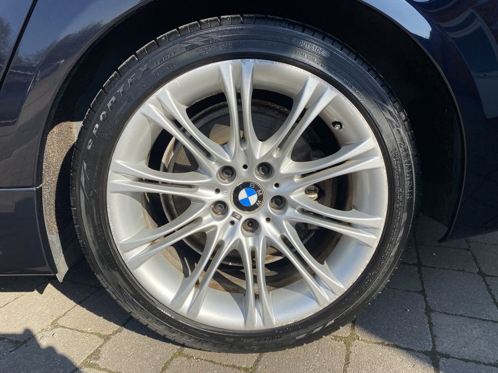 2007 BMW 525i M Sport touring Photograph