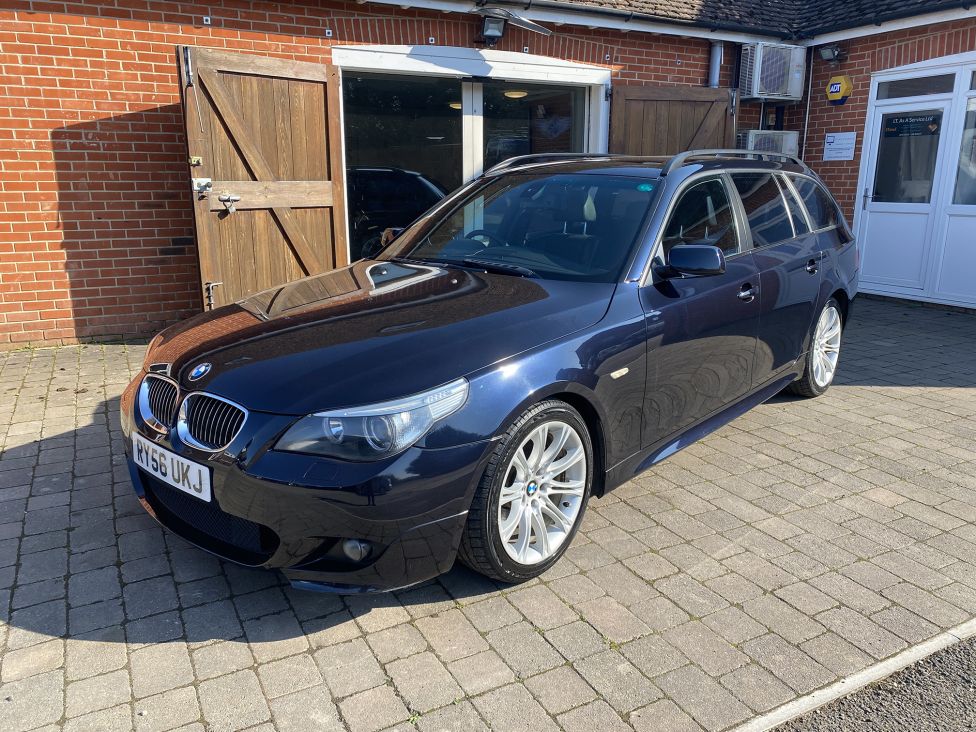 2007 BMW 525i M Sport touring Photograph